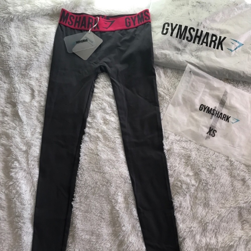 Gymshark leggings Cranberry size xs NEW in package